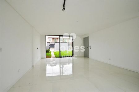 5_photo/94dce1e8a7.f861ecc718bdcbd7-ATLAS-229eec09-1bef-4cc7-aa7d-014102abacb3.jpg de casa à venda com 3 quartos, 104m² em Orleans, Curitiba