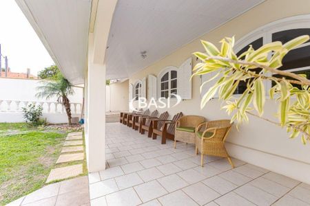 2_photo/94dce1f255.b15107fb3a26c5d0-ATLAS-7de01b79-affe-499d-93bf-1df84f477f7e.jpg de casa à venda com 4 quartos, 195m² em Orleans, Curitiba