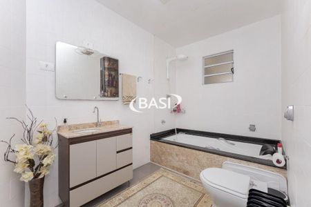 8_photo/94dce1f255.b15107fb3a26c5d0-ATLAS-bebdf470-646e-439b-af80-58f0ff0aae9a.jpg de casa à venda com 4 quartos, 195m² em Orleans, Curitiba
