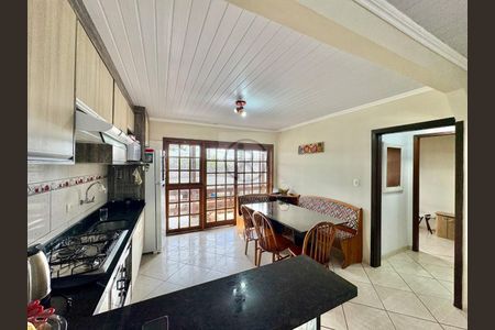 8_photo/94dce1f317.d83f6bba92732ca4-ATLAS-e469db6a-6556-4908-8071-3ce93002fcce.jpg de casa à venda com 4 quartos, 110m² em Santo Inácio, Curitiba