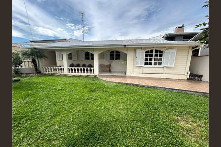 4_photo/94dce1f3a5.ceff8192393c33de-ATLAS-5d4e6342-37e4-4109-92a3-cd155746c799.jpg de casa à venda com 4 quartos, 195m² em Orleans, Curitiba