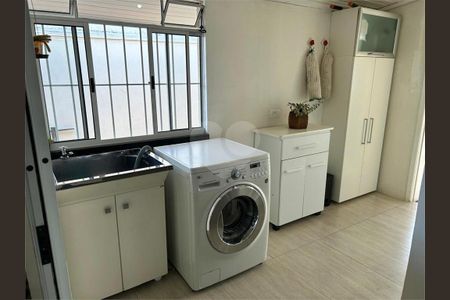 5_photo/94dce1f3a5.ceff8192393c33de-ATLAS-ea808d47-e620-42ee-9162-87900ad7a207.jpg de casa à venda com 4 quartos, 195m² em Orleans, Curitiba