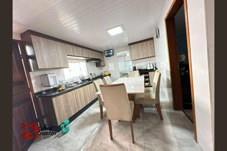 2_photo/94dce1f7b5.8a734c1c2a3b006e-ATLAS-02154ff0-e9f4-4aa2-b478-bdb8e37ca43d.jpg de casa à venda com 3 quartos, 220m² em Cidade Industrial de Curitiba, Curitiba