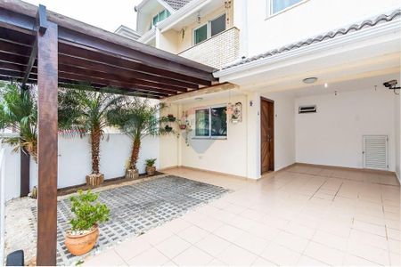 5_photo/94dce1facb.4a782679eeb82acf-ATLAS-9257d3f2-86ab-45a1-92b5-2da9d9a6573c.jpg de casa à venda com 3 quartos, 126m² em Orleans, Curitiba