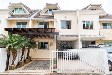 2_photo/94dce1facb.4a782679eeb82acf-ATLAS-b140b9e4-1b9d-4141-a42c-d606ffca55fd.jpg de casa à venda com 3 quartos, 126m² em Orleans, Curitiba