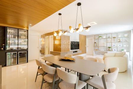 3_photo/94dce2189d.92962df0b75f5906-ATLAS-05c2c3d2-ed96-45e9-b23e-5bd104947132.jpg de apartamento à venda com 3 quartos, 182m² em Campo Comprido, Curitiba