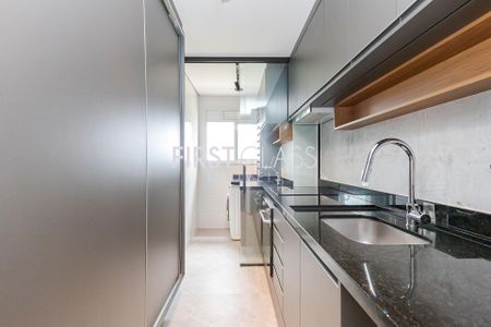 8_photo/94dce218df.af8e887ef6cfd880-ATLAS-c9acbb27-2b6b-49c2-a13c-3b6a7eafeffb.jpg de apartamento à venda com 2 quartos, 69m² em Campo Comprido, Curitiba