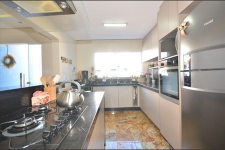 5_photo/94dce21c2d.cfe5b2842e834dd4-ATLAS-4a3794c8-154e-4432-89e1-3437fe10fd2c.jpg de casa à venda com 3 quartos, 170m² em Cidade Industrial de Curitiba, Curitiba