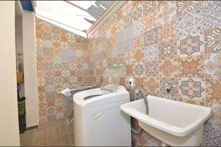 7_photo/94dce21c2d.cfe5b2842e834dd4-ATLAS-6225aed7-0ec1-49ea-8220-fad4ecaf2e0d.jpg de casa à venda com 3 quartos, 170m² em Cidade Industrial de Curitiba, Curitiba