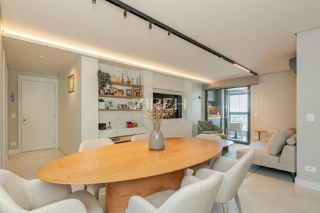 5_photo/94dce21c63.4eda127f39cfcbee-ATLAS-ce00e301-c2e6-41b4-8176-112be6af41eb.jpg de apartamento para alugar com 2 quartos, 105m² em Ecoville, Curitiba