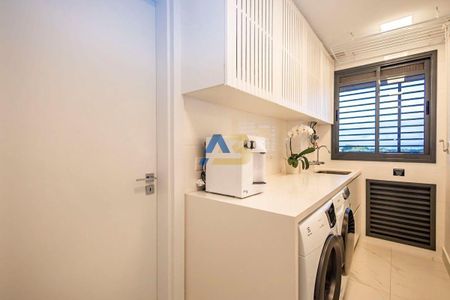 22_photo/94dce21c8d.1aa5b8f538f3adaf-ATLAS-60dadb8d-a27a-491f-acd7-f8b93088ebda.jpg de apartamento à venda com 3 quartos, 131m² em Cidade Industrial de Curitiba, Curitiba