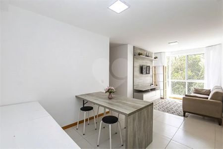 7_photo/94dce21d8f.d860d137df15aeab-ATLAS-2d2b2c5e-59c8-473a-a7c9-8ed05b1d6972.jpg de apartamento à venda com 0 quarto, 70m² em Cidade Industrial de Curitiba, Curitiba