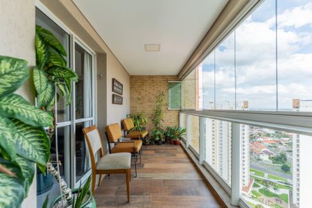 8_photo/94dce21f27.cb23e8da2134dc73-ATLAS-26063fb7-4817-4fe8-abbd-a0ce77e2b179.jpg de apartamento para alugar com 3 quartos, 166m² em Campina do Siqueira, Curitiba