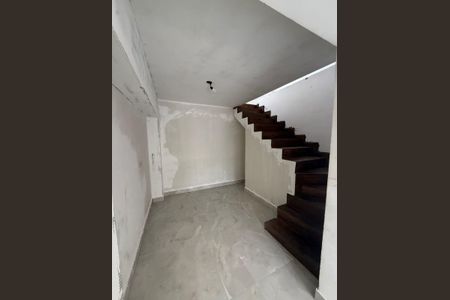 3_photo/94dce21fa7.c3f00cfadba54684-ATLAS-6e6b2d64-4a46-4a2f-adf5-c3d66b21a1be.jpg de casa à venda com 1 quarto, 108m² em Campo Comprido, Curitiba