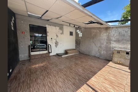 6_photo/94dce21fa7.c3f00cfadba54684-ATLAS-7a7753a0-4cb6-4e3b-9f5e-eeab3c6740e4.jpg de casa à venda com 1 quarto, 108m² em Campo Comprido, Curitiba