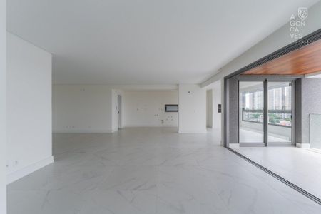 10_photo/94dce22031.3d2e47a30fc84bc4-ATLAS-4a000853-fbcc-4ff2-bef4-806d3bcedeed.jpg de apartamento à venda com 3 quartos, 193m² em Orleans, Curitiba