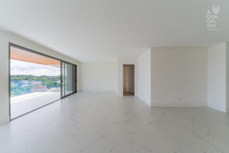 3_photo/94dce22031.3d2e47a30fc84bc4-ATLAS-c91da4b7-010e-4a06-8240-6d3a8ab5becb.jpg de apartamento à venda com 3 quartos, 193m² em Orleans, Curitiba