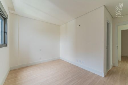 19_photo/94dce22031.3d2e47a30fc84bc4-ATLAS-c9c4c92c-e507-4474-bc7b-cf7475938a47.jpg de apartamento à venda com 3 quartos, 193m² em Orleans, Curitiba