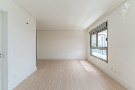 17_photo/94dce22031.3d2e47a30fc84bc4-ATLAS-e0696147-015b-4f48-9270-a9e0b8c68d0c.jpg de apartamento à venda com 3 quartos, 193m² em Orleans, Curitiba