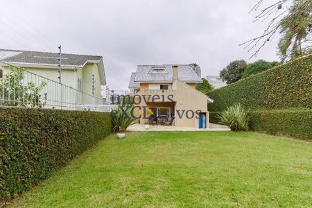 3_photo/94dce22129.82dfd85ef928e01e-ATLAS-10509e32-51b9-40c1-8512-a8d92d4c010e.jpg de casa à venda com 3 quartos, 360m² em Mossunguê, Curitiba