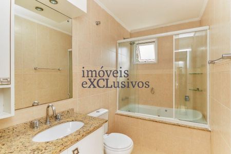 2_photo/94dce22129.82dfd85ef928e01e-ATLAS-d490f98b-49b0-4524-9db6-33b2ab562805.jpg de casa à venda com 3 quartos, 360m² em Mossunguê, Curitiba
