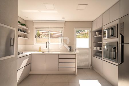 38_photo/94dce2212d.88f618eb98f23ff7-ATLAS-df4b0a38-02c5-466b-8350-c3a76decb4e8.jpg de casa à venda com 3 quartos, 220m² em Campo Comprido, Curitiba