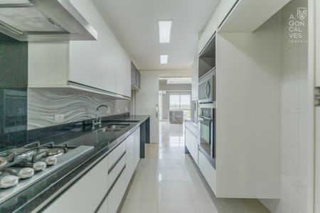 10_photo/94dce2218f.7c25c6d4d67c3640-ATLAS-3fad52aa-cc1b-49e0-a88e-aa6b786748df.jpg de apartamento para alugar com 4 quartos, 186m² em Campo Comprido, Curitiba