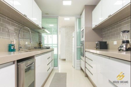 11_photo/94dce2218f.e96dfb5efb183c1f-ATLAS-bd4bfc3e-c4c8-4f2d-a87b-dccb7ab8f80c.jpg de apartamento à venda com 3 quartos, 187m² em Campo Comprido, Curitiba