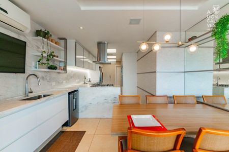 21_photo/94dce221f1.1f323a2c858df8fc-ATLAS-0a9cf9a1-edd5-4e3b-961c-cf7a0259105a.jpg de apartamento à venda com 3 quartos, 266m² em Cidade Industrial de Curitiba, Curitiba