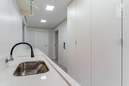 8_photo/94dce2223d.2f7efa9225876db3-ATLAS-3b033fa9-538c-4303-a74c-66d70f43337a.jpg de apartamento para alugar com 4 quartos, 206m² em Ecoville, Curitiba