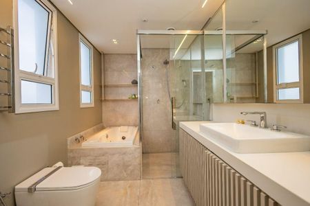 7_photo/94dce2223d.d372a4ff45cbfb6c-ATLAS-76f1e21f-a424-4ba2-8c8f-2a16d54f3145.jpg de apartamento à venda com 4 quartos, 255m² em Campo Comprido, Curitiba