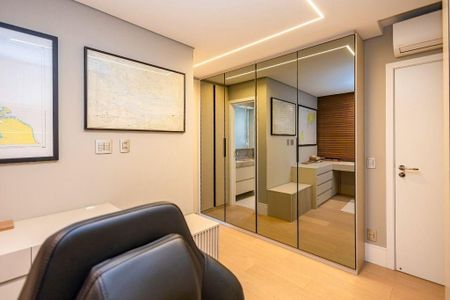 11_photo/94dce2223d.d372a4ff45cbfb6c-ATLAS-846eea2b-5d80-4d74-b4d0-4f8760c37f1a.jpg de apartamento à venda com 4 quartos, 255m² em Campo Comprido, Curitiba