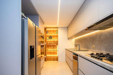 2_photo/94dce2223d.d372a4ff45cbfb6c-ATLAS-a0666592-c19a-48ca-aa41-7517d64815fd.jpg de apartamento à venda com 4 quartos, 255m² em Campo Comprido, Curitiba