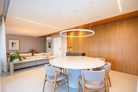 8_photo/94dce2223d.d372a4ff45cbfb6c-ATLAS-b54fcfdd-90bb-4ee2-916b-71e07c3c6191.jpg de apartamento à venda com 4 quartos, 255m² em Campo Comprido, Curitiba