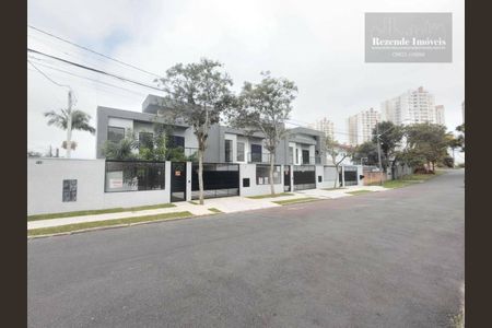 3_photo/94dce2229b.3a936fce5946d559-ATLAS-ad5004f7-a0ca-4ada-a4d9-b6464fb08a05.jpg de casa à venda com 3 quartos, 175m² em Campo Comprido, Curitiba