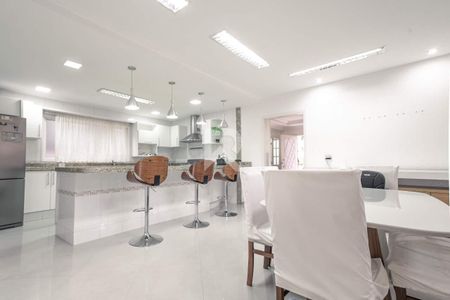 11_photo/94dce22329.3853bc91ca92958a-ATLAS-330b3bcc-4304-4e8e-bf5f-1896186db09f.jpg de casa à venda com 4 quartos, 360m² em Campo Comprido, Curitiba