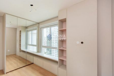 4_photo/94dce2240b.7a37549eceeba21f-ATLAS-46009fe7-a3bd-4f8c-b11a-6445d261896e.jpg de apartamento à venda com 3 quartos, 169m² em Campo Comprido, Curitiba