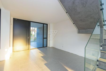 6_photo/94dce2263b.ee92c25e483eceec-ATLAS-00fa78c9-8c8a-4fef-a429-6c598dc49662.jpg de casa à venda com 3 quartos, 197m² em Mossunguê, Curitiba