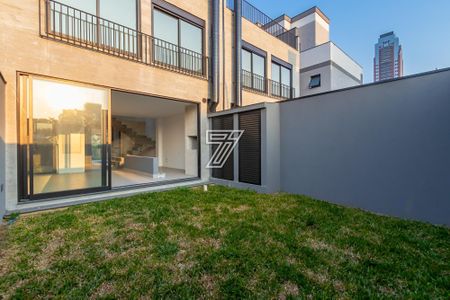 5_photo/94dce2263b.ee92c25e483eceec-ATLAS-83897249-187d-4e05-896c-e1d5eec6d81f.jpg de casa à venda com 3 quartos, 197m² em Mossunguê, Curitiba