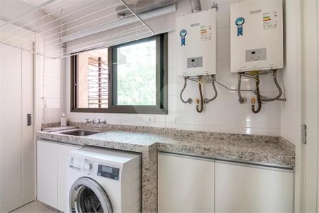 2_photo/94dce22665.e5c1dbf3952ec410-ATLAS-161637cf-e5ff-402c-b280-2b3c950aff37.jpg de apartamento à venda com 3 quartos, 243m² em Campo Comprido, Curitiba