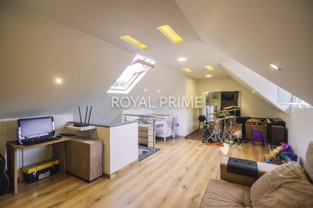 29_photo/94dce22971.dc0b22588a13e39e-ATLAS-4e6445f1-c566-45a8-9cae-c44beb401b41.jpg de casa à venda com 3 quartos, 146m² em Mossunguê, Curitiba