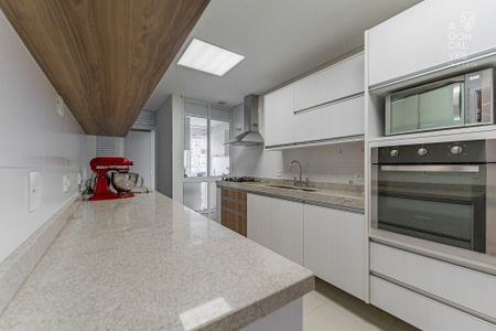 5_photo/94dce22bf9.bcbf43530e746794-ATLAS-26b6d67b-cb9d-4977-99de-db5b699c4fee.jpg de apartamento à venda com 4 quartos, 185m² em Mossunguê, Curitiba