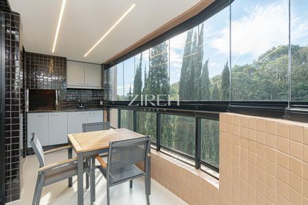 3_photo/94dce22c0f.bdd060b98a1b2866-ATLAS-295b76d8-8de3-4965-b585-d31cf4de81de.jpg de apartamento à venda com 3 quartos, 192m² em Mossunguê, Curitiba