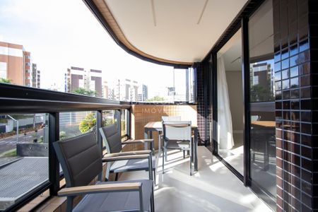 5_photo/94dce22c0f.bdd060b98a1b2866-ATLAS-9d9bdceb-edcb-4bb6-a9e3-8189a09fc636.jpg de apartamento à venda com 3 quartos, 192m² em Mossunguê, Curitiba