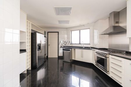 32_photo/94dce22c61.4ced48d36f433a45-ATLAS-abaed2a0-08ca-4050-8187-7566fb3e09b3.jpg de apartamento à venda com 4 quartos, 350m² em Mossunguê, Curitiba