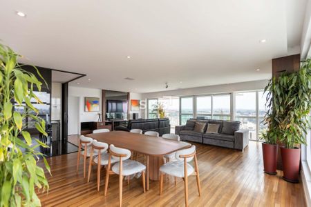 7_photo/94dce22cdd.362bfdcc0467677f-ATLAS-cb160280-35bd-4913-b676-ad55df5bce4b.jpg de apartamento à venda com 4 quartos, 229m² em Mossunguê, Curitiba