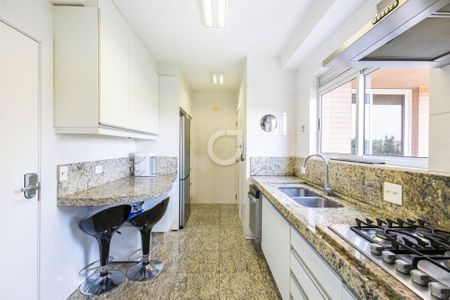 11_photo/94dce22d3d.a15ff942ed2dd5a0-ATLAS-c32e6a0d-52d7-4fd0-94ed-45ed8c61a36f.jpg de apartamento à venda com 3 quartos, 203m² em Campina do Siqueira, Curitiba