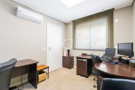 8_photo/94dce22d3d.a15ff942ed2dd5a0-ATLAS-cff311f5-2fce-44f5-a10f-12d28e8f0725.jpg de apartamento à venda com 3 quartos, 203m² em Campina do Siqueira, Curitiba