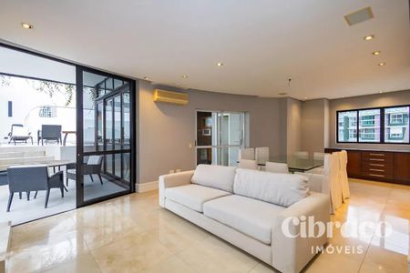 3_photo/94dce22d4b.08ae0de3ce36ac15-ATLAS-16a18b4a-4f7d-461a-a75c-12bd3c0bc258.jpg de apartamento para alugar com 3 quartos, 370m² em Campina do Siqueira, Curitiba