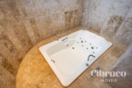 10_photo/94dce22d4b.08ae0de3ce36ac15-ATLAS-402c66b5-afdf-46f3-a9b8-2dfeee229380.jpg de apartamento para alugar com 3 quartos, 370m² em Campina do Siqueira, Curitiba